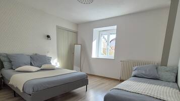 5 chambres, lit parapluie, Wi-Fi gratuit, draps fournis