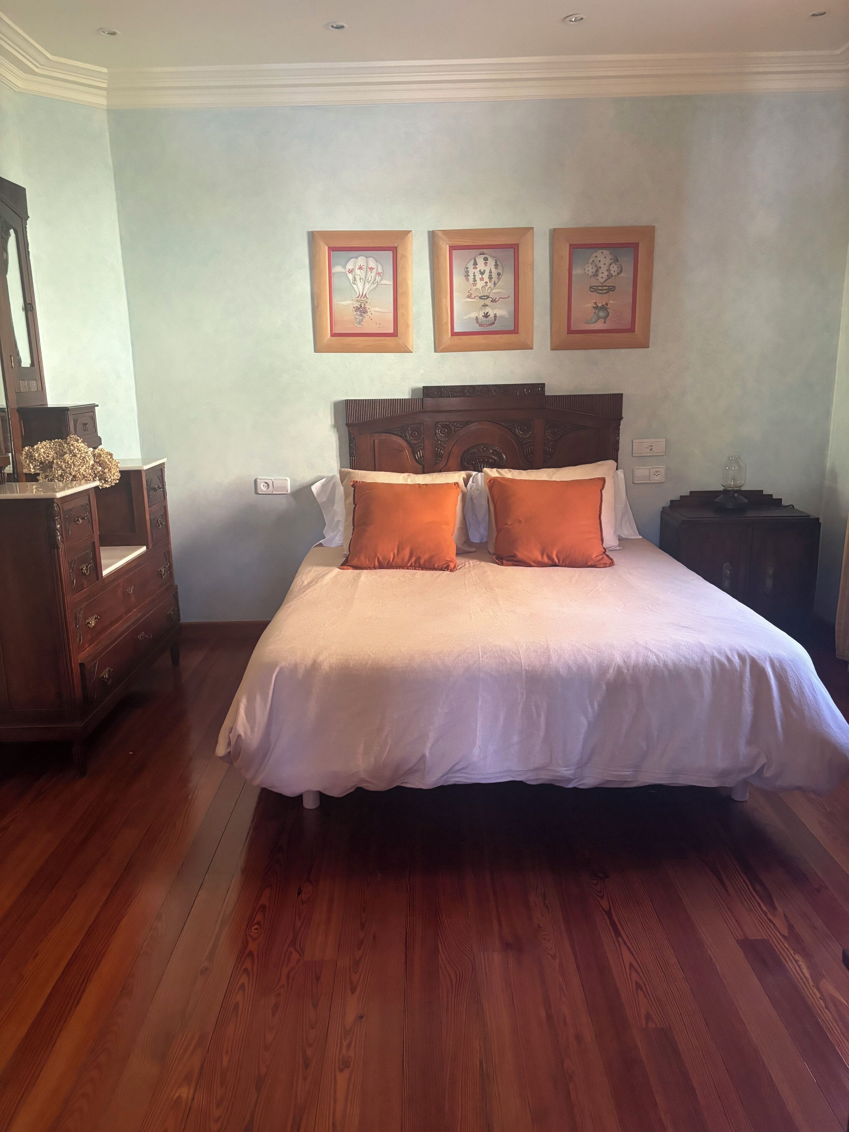 4 bedrooms, iron/ironing board, travel crib, free WiFi