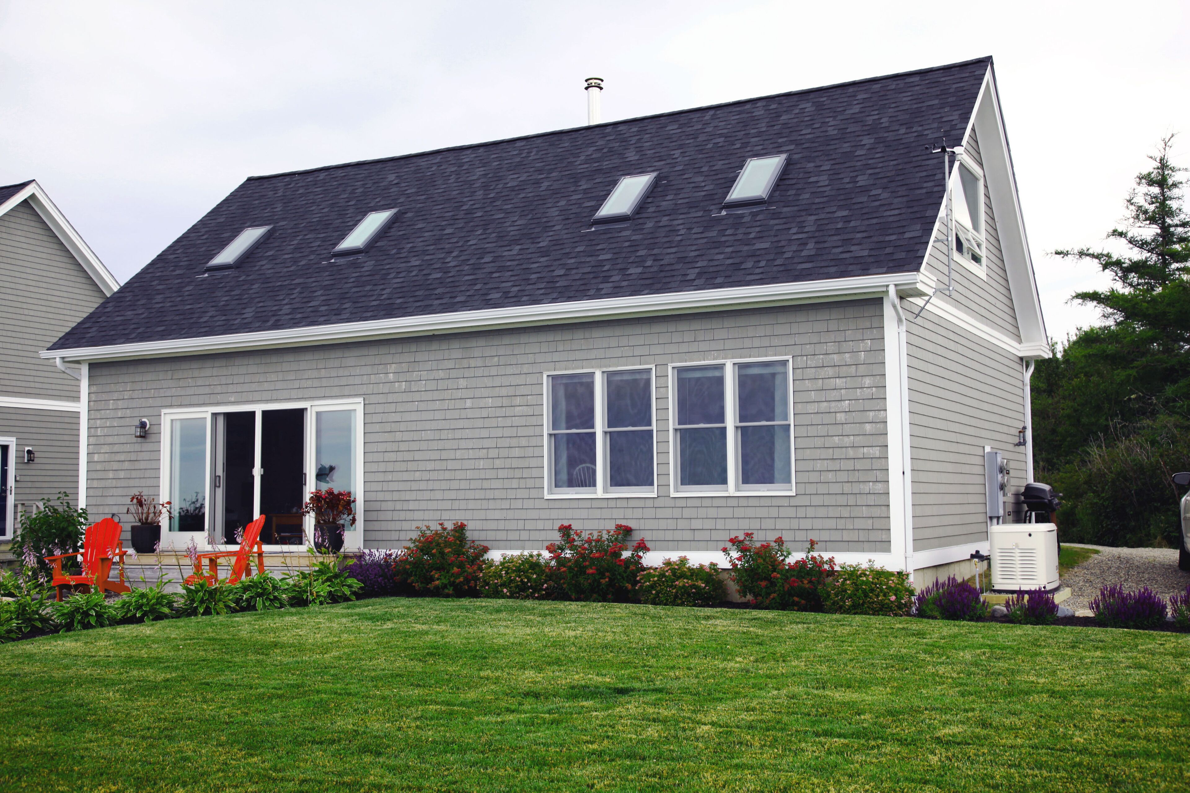 Experience Maine's Coastal Splendor, Beach Access, Oceanfront Cottage with Views
