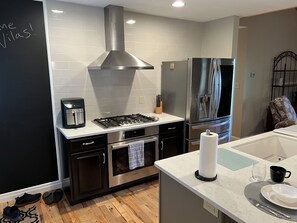 雪櫃、微波爐、焗爐、爐具