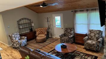 Smart TV, fireplace, ping pong