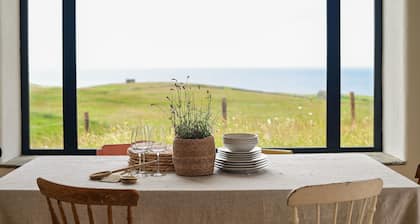Cottage with Stunning Sea views