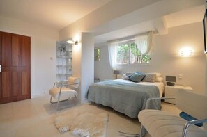 5 chambres, fer et planche à repasser, Wi-Fi, draps fournis