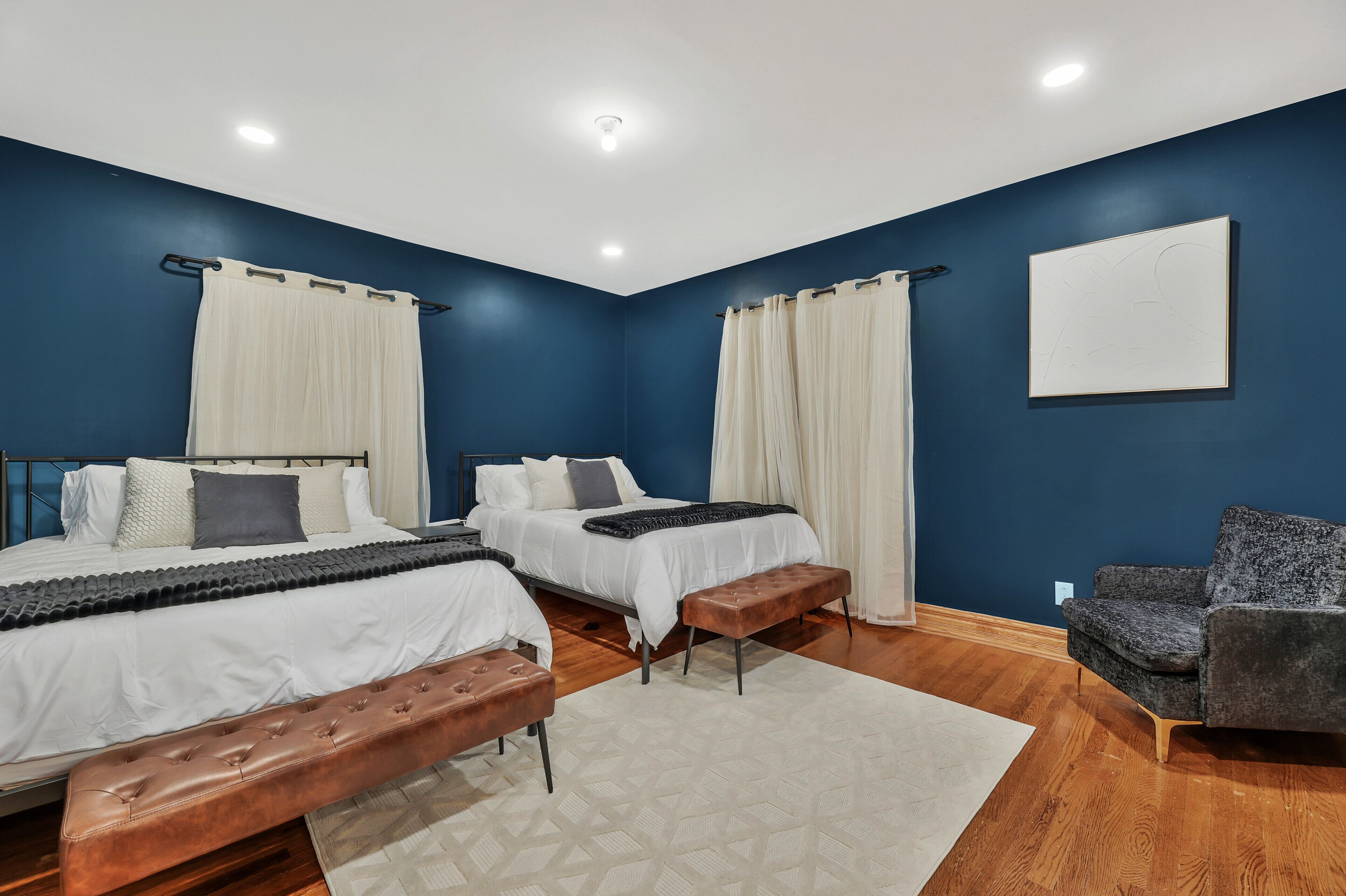 5 bedrooms, free WiFi, bed sheets