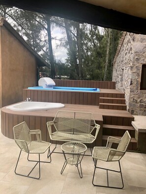 Outdoor spa tub - Incredible Master Loft Val'quirico (San Miguel Xoxtla)