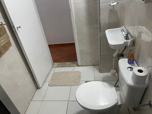 Combined shower/bathtub - Luxury apartment by the sea (Rio de Janeiro)