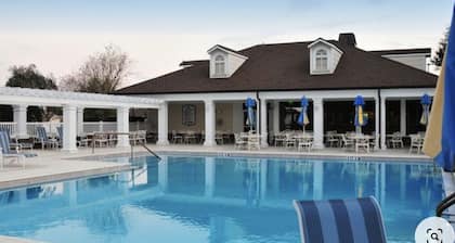 Paradise in The Villages!! Includes 4-seat Golf cart