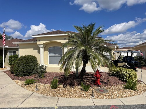 Paradise in The Villages!! Includes 4-seat Golf cart