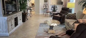 Paradise in The Villages!! Includes 4-seat Golf cart