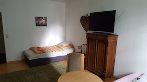 Interior - FEWO-NEUBEEREN 2 (2 rooms, 7 single beds) (neubeeren)
