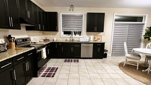 Luxury House | Private kitchen | Coffee/tea maker, fridge, shared microwave, electric kettle - Spacious Private Comfortable Home (London)