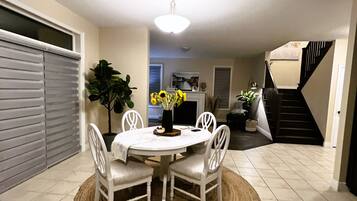 Luxury House | In-room dining