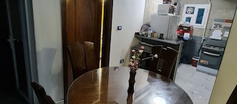 Sunny, good internet, city center Alexandria