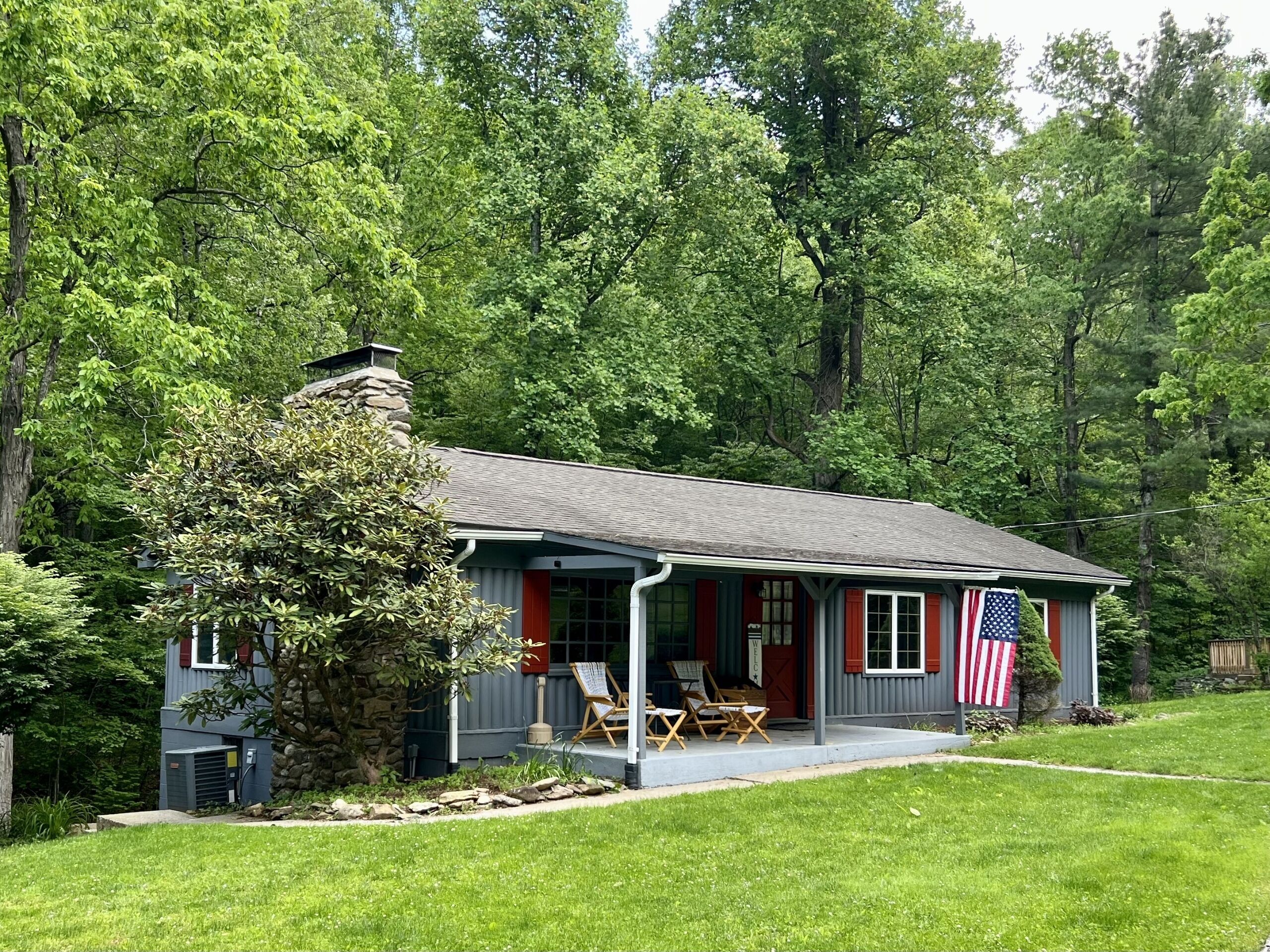 Pet Friendly Three Bedroom in Blue Ridge Mountains