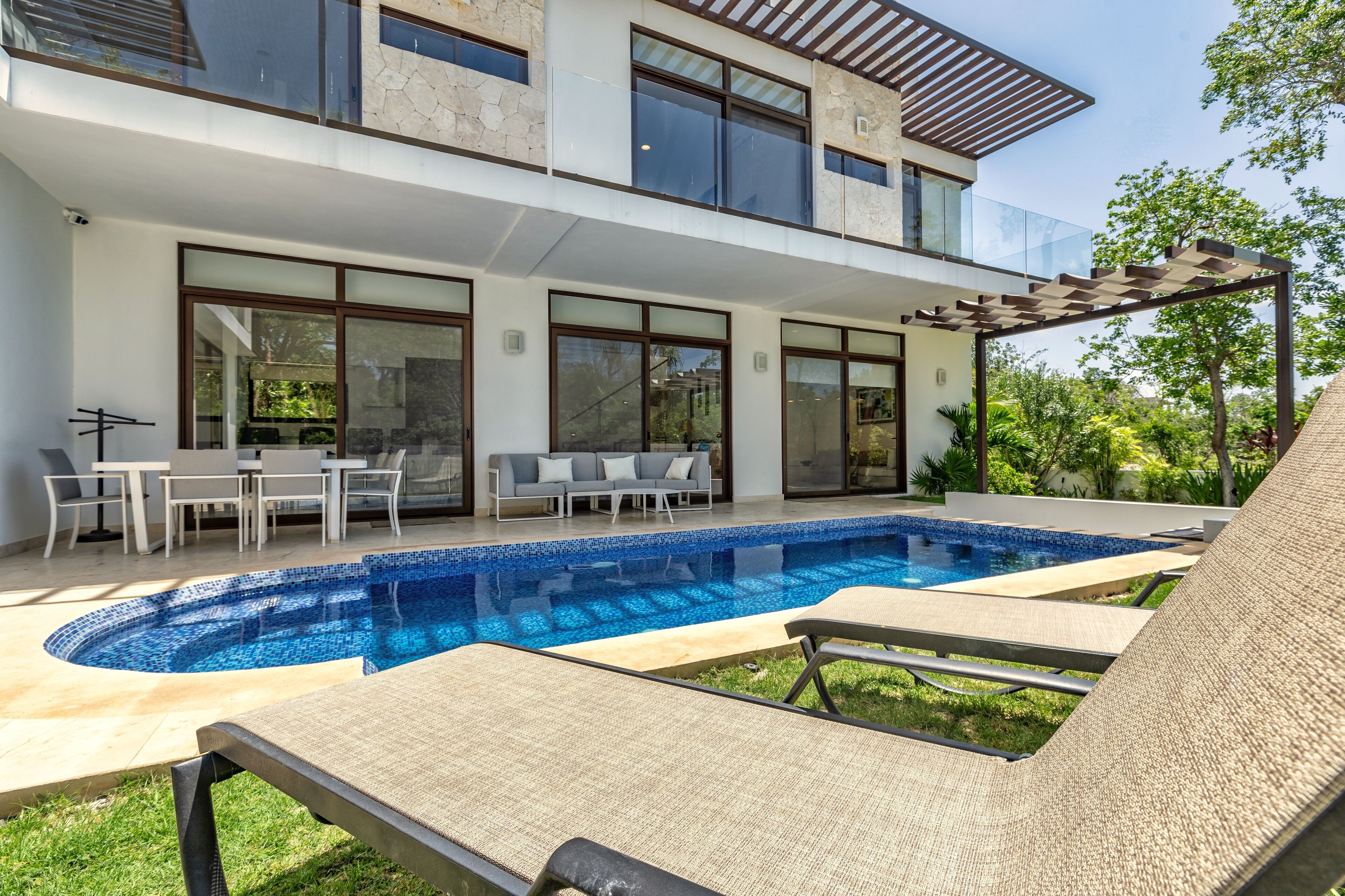 Indoor pool, outdoor pool