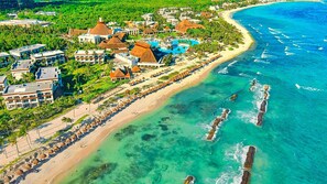 Beach nearby, sun-loungers, beach towels