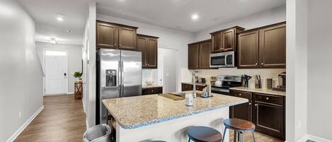 Refrigerador, microondas, horno y lavavajillas