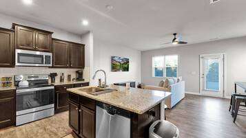 冰箱、微波炉、烤箱、洗碗机