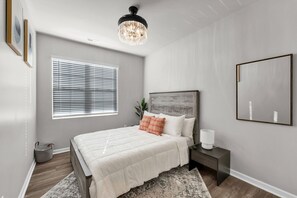 3 chambres, bureau, Wi-Fi, literie fournie