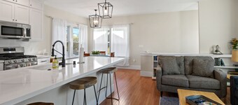 Modern 1BR in Historic Folsom, near top attractions