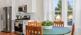 Modern 1BR in Historic Folsom, near top attractions