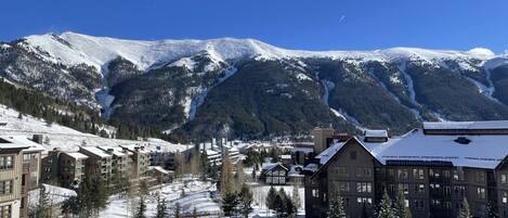 وحدات دش مع أحواض استحمام، مجففات شعر، مناشف، صابون