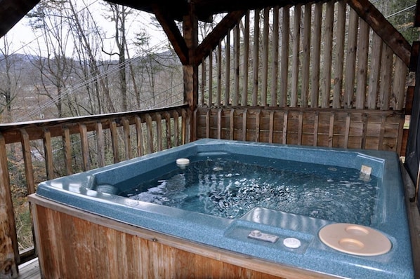 Outdoor spa tub