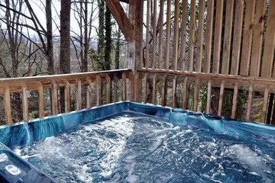 Gatlinburg Cabin near Downtown - 2 Bedroom Retreat | Poplar Ridge