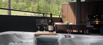 Whitefish Slopeside Condo Ski-in / Ski-out