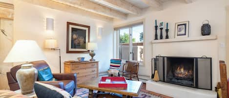 Condo (2 Bedrooms) | Front of property