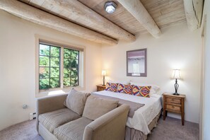 Condo (2 Bedrooms) | Kemudahan hartanah