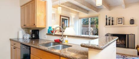 Condo (2 Bedrooms) | Property amenity