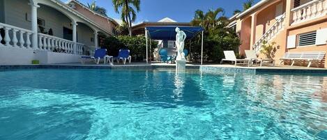 حمّام سباحة خارجي