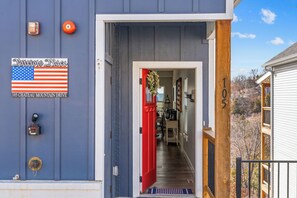 Exterior detail - Lakeview, Hot Tub, Pool, Arcade, Pickleball/Bball (Branson)