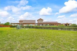 Exterior - Beautiful Home in a 8 acre Ranch near to the city. (Edinburg)