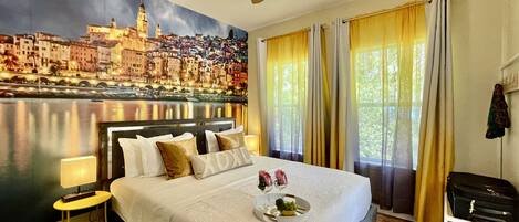 3 habitaciones, escritorio, tabla de planchar con plancha y wifi gratis