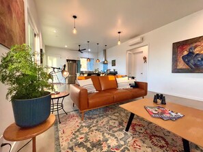 Smart TV - Magical Desert Hideaway - with private jacuzzi, fire-pit, walk to park  (Joshua Tree)