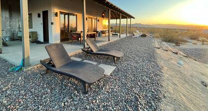 Magical Desert Hideaway - with private jacuzzi, fire-pit, walk to park