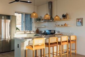 Fridge, oven, stovetop, coffee/tea maker
