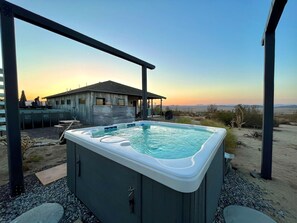Terrace/patio - Magical Desert Hideaway - with private jacuzzi, fire-pit, walk to park  (Joshua Tree)