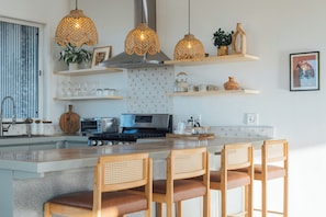 Fridge, oven, stovetop, coffee/tea maker