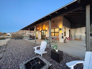 Terrace/patio - Magical Desert Hideaway - with private jacuzzi, fire-pit, walk to park  (Joshua Tree)