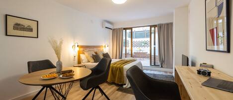 Iron/ironing board, free WiFi, bed sheets