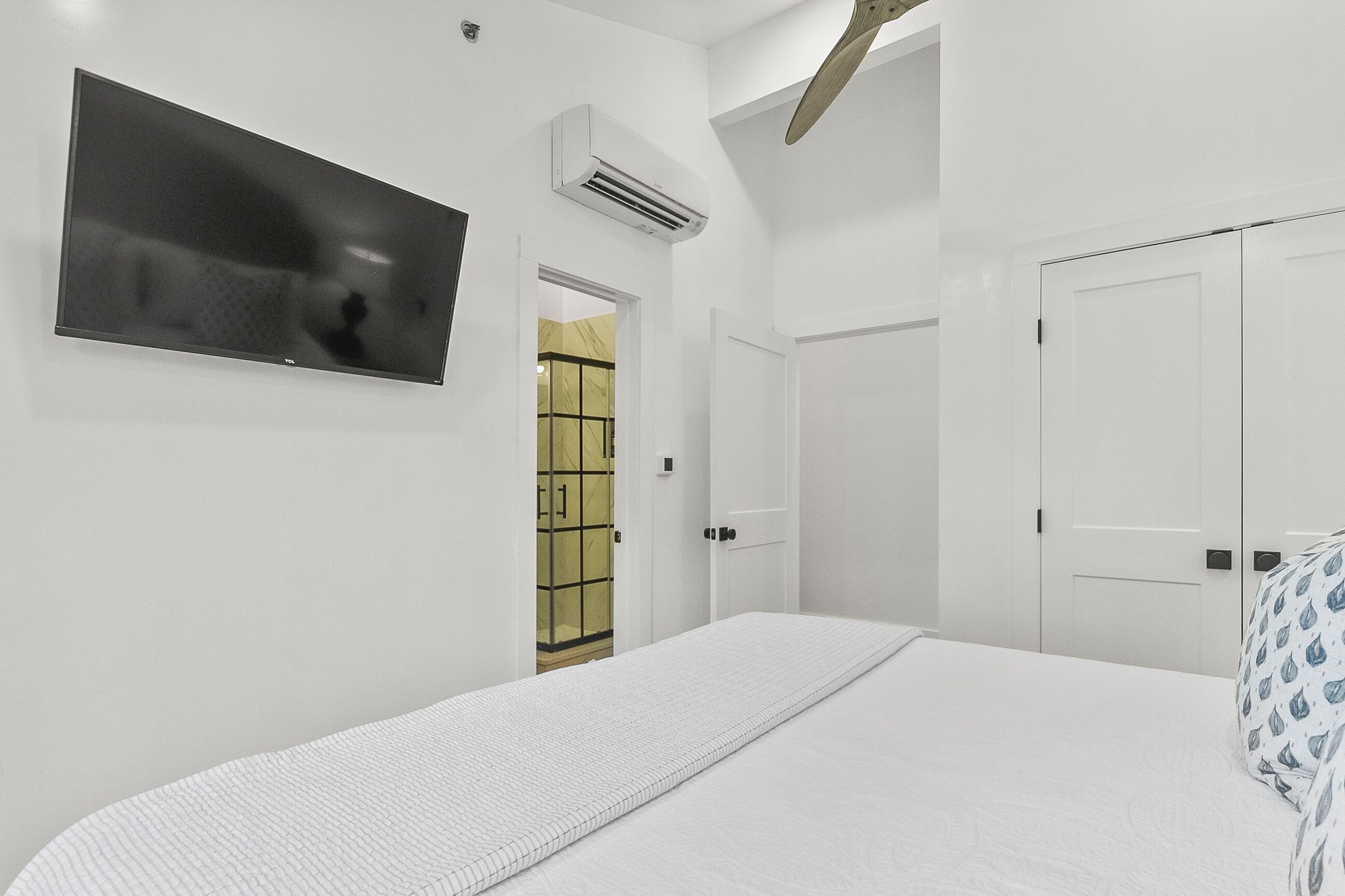 2 bedrooms, iron/ironing board, travel cot, free WiFi