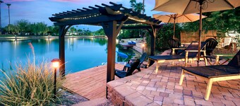 Lake Front Paradise, Pool and Hot Tub-Bubbly