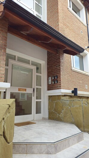 Exterior detail - South Apartments Calafate (El Calafate)