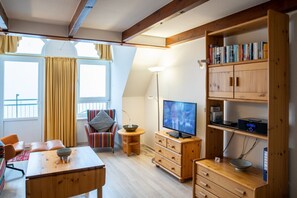 Fernseher, DVD-Player, Stereoanlage