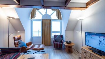 Fernseher, DVD-Player, Stereoanlage