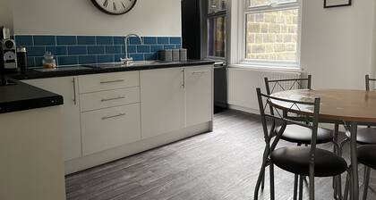 Large 4 bedroom house in Harrogate town centre