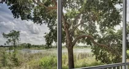 Huge Screened Patio That Overlooks Lake Buck, Near Famous Attractions!!